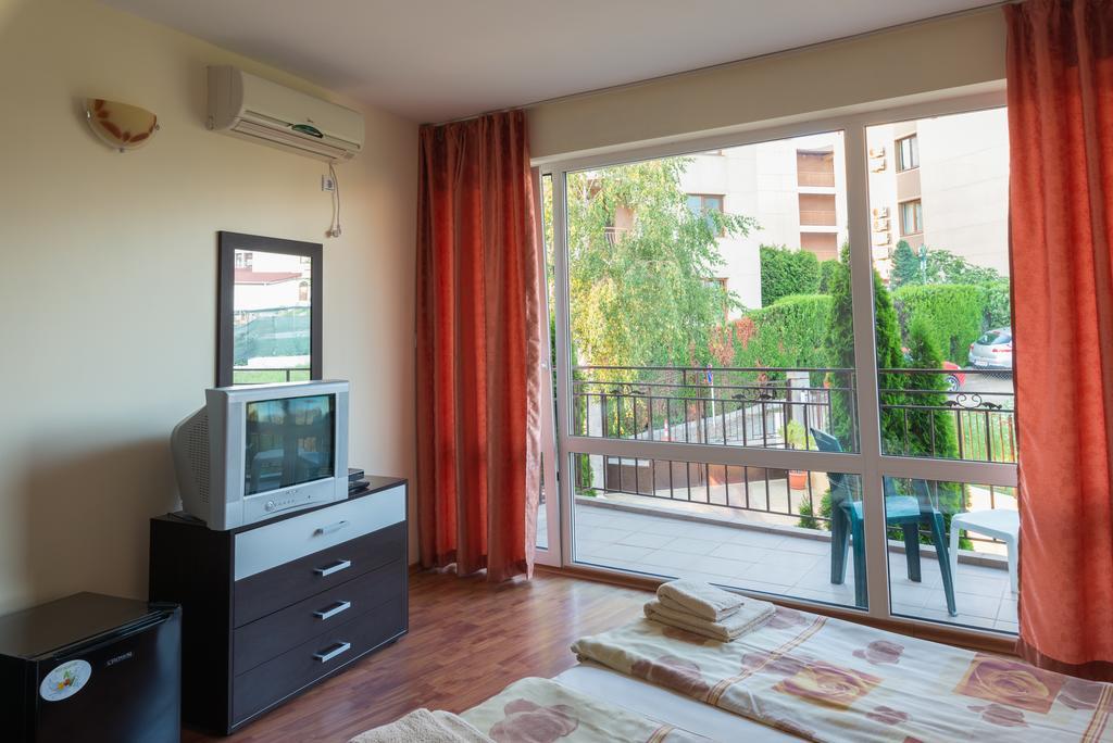 Family Hotel Dayana Beach ซิเนโมเร็ท ภายนอก รูปภาพ